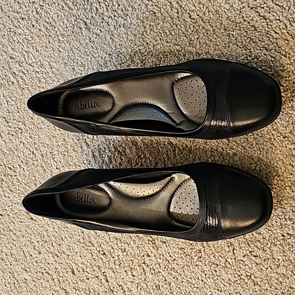 Abella Black Wedge Shoes Size 7.5